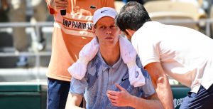 Roland Garros > Bertolucci s&rsquo;agace à propos de Sinner : « Avec 30 degrés et 25 % d’humidité, comment a-t-il pu gagner deux fois sur dur en Australie et à Indian Wells ? Vous devez m’expliquer ça. Donc ça ne pouvait pas être un coup de chaud »