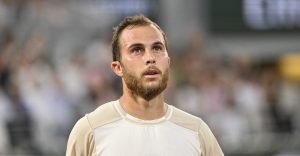 Roland Garros > Hugo Gaston se sent presque fautif : « C&rsquo;est un sentiment assez bizarre quand, à la fin ou même au début ou milieu du troisième, où les gens hurlaient « Gaël », j&rsquo;avais presque envie de crier avec eux. Gaël, pour moi, c&rsquo;est une idole »