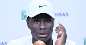 Roland Garros > Moïse Kouamé, déjà un « malaise » sur son équipe : « On s&rsquo;en fout des noms. Et je n&rsquo;ai pas envie de ressasser le passé de Richard Gasquet, il a eu son passé, j&rsquo;ai mon présent »