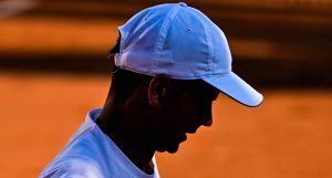 Roland Garros > Rafael Jodar répond à la polémique sur la ramasseuse de balles : « Je ne l&rsquo;ai pas bousculée. Elle se trouvait entre moi et mon père et a trébuché sur la bâche »