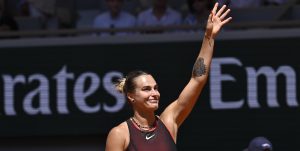 Roland Garros > Sabalenka, accusée d&rsquo;hypocrisie avec ses colliers en diamants : « Je ne vois vraiment pas comment c&rsquo;est possible faire le lien entre ces deux choses complètement différentes »