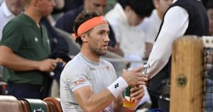 Roland Garros > Santoro sur l&rsquo;erreur d&rsquo;arbitrage dont a été victime Ruud : « Si ce match avait eu lieu à l&rsquo;US Open, ça ferait un set partout. Et là, ça me pose un vrai problème »