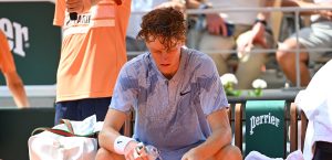 Roland Garros > Tim Henman, après la défaite de Sinner : « Dès qu’il dépasse les trois heures et demie de match, il a du mal. Dès qu’il est sous la pression, il a du mal. C’est exactement ce qui s’est passé »