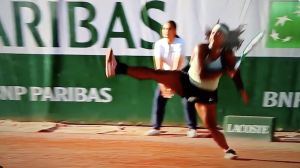 Roland Garros, Vidéos > La blessure affreuse de Hailey Baptiste, évacuée sur une chaise roulante