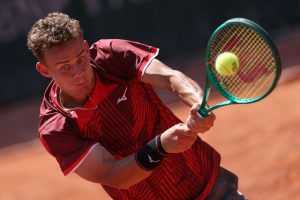 Roland-Garros : avec Rinderknech et Van Assche, du mieux pour les Bleus malgré le très gros gâchis d’Atmane