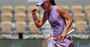 Roland-Garros: quatre fois lauréate à Paris, Iga Swiatek rejoint aisément le troisième tour