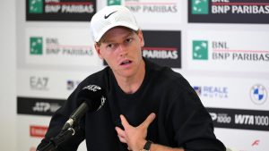 Roland-Garros sous la menace d’un boycott inédit : le numéro un mondial Jannik Sinner hausse le ton et affirme ne pas se sentir « respecté »