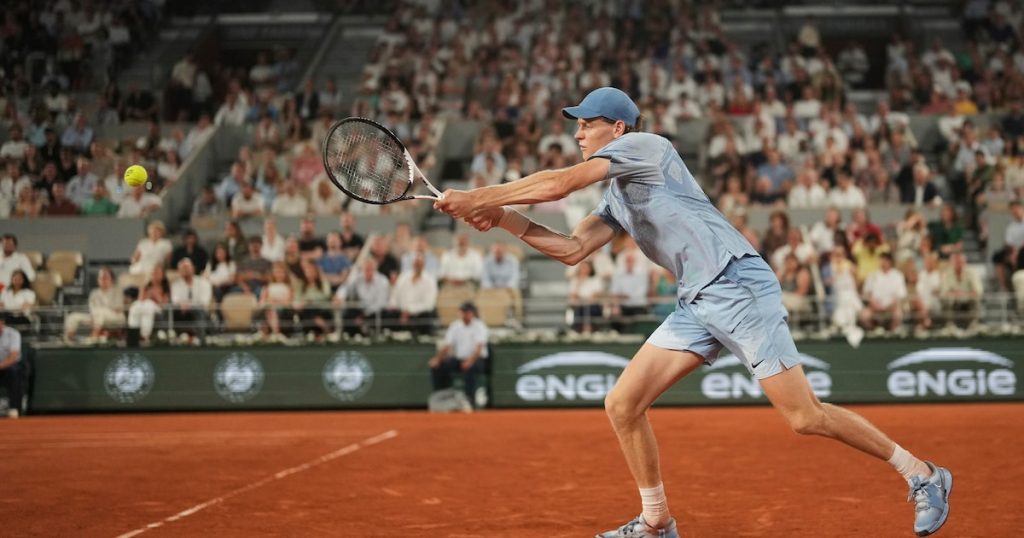 Roland-Garros: une entrée en lice maîtrisée pour le numéro 1 mondial Jannik Sinner