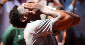 Roland-Garros – Moïse Kouame, le gamin de 17 ans qui rend fou les Français et cite du Carlos Alcaraz : « Je n&rsquo;ai jamais cessé d&rsquo;y croire »