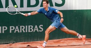 Roland-Garros – Voici les premières nouvelles d&rsquo;Alexander Blockx, victime du même incident que David Goffin : « Il se tord le pied dans une bâche »