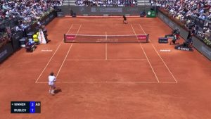 Rome : Sans pitié avec Rublev, Sinner s&rsquo;offre un nouveau record