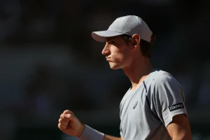 Royer, battu par Djokovic à Roland-Garros : « J&rsquo;aurais bien aimé aller en cinq sets pour voir comment il aurait tenu »