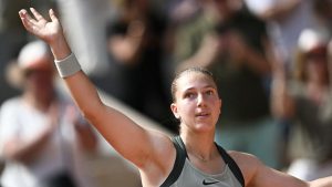 Sensation à Roland-Garros, la Française Diane Parry élimine la sixième mondiale et se qualifie pour les 8es de finale
