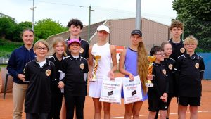 Tennis – 34e édition du Passagespoirs en Lot-et-Garonne : les favoris sont repartis avec les coupes lors des finales de l’épreuve