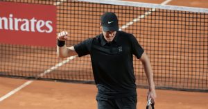Tennis – ATP – Rome : La demi-finale Sinner-Medvedev se terminera ce samedi