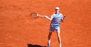 Tennis – Roland-Garros (H) : Sinner éliminé dès le deuxième tour !