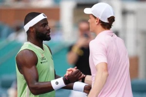 Tiafoe envoie un message fort avant Roland-Garros : « Il faut arrêter de mettre Sinner sur un piédestal »