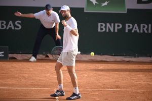 Une première victoire française à Roland-Garros : Quentin Halys bat Mattia Bellucci et rejoint le deuxième tour