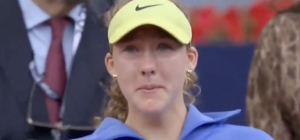 Vidéos, WTA – Madrid > Andreeva inconsolable après sa défaite en finale contre Kostyuk : « Je m&rsquo;étais promis de ne pas pleurer. Je suis désolée. Je ne vais pas vous regarder, parce que c&rsquo;est plus facile comme ça »