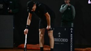 Vomissements, crampes, tremblements… Sinner très mal au point contre Medvedev et bien aidé par la pluie