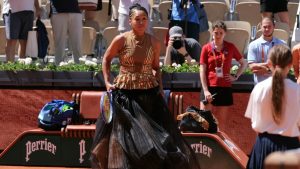 la nouvelle tenue extravagante de Naomi Osaka pour son entrée sur le court