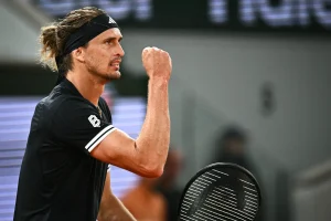6-1 en 35 minutes : Zverev impose sa loi d&rsquo;entrée en finale de Roland-Garros