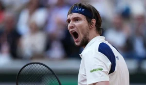7-6, 7-6, aucun break : Bublik remporte son duel face à Mpetshi Perricard à Stuttgart