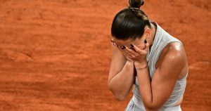À Roland-Garros, une demi-finale sous haute tension sur fond d&rsquo;invasion russe en Ukraine : « J&rsquo;aimerais qu&rsquo;il y ait une prise de position plus claire »