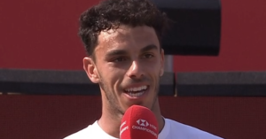 ATP – Queen&rsquo;s, Vidéos > Francisco Cerundolo après sa victoire en finale : « Mon père a la phobie de l&rsquo;avion, c&rsquo;est donc la première fois qu&rsquo;il vient me voir jouer en dehors de l&rsquo;Argentine »