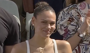 ATP – Stuttgart, Vidéos > Ben Shelton à sa petite amie (fille d&rsquo;un célèbre sportif) après sa victoire en finale contre Taylor Fritz : « Tu es sans aucun doute mon porte-bonheur »