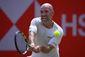 Adrian Mannarino vient à bout de Jakub Mensik au Queen&rsquo;s après avoir connu un énorme trou d&rsquo;air