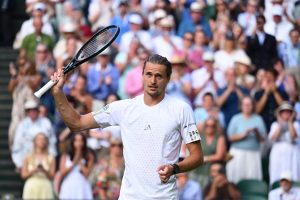 Alexander Zverev lâche un set mais passe au deuxième tour de Wimbledon