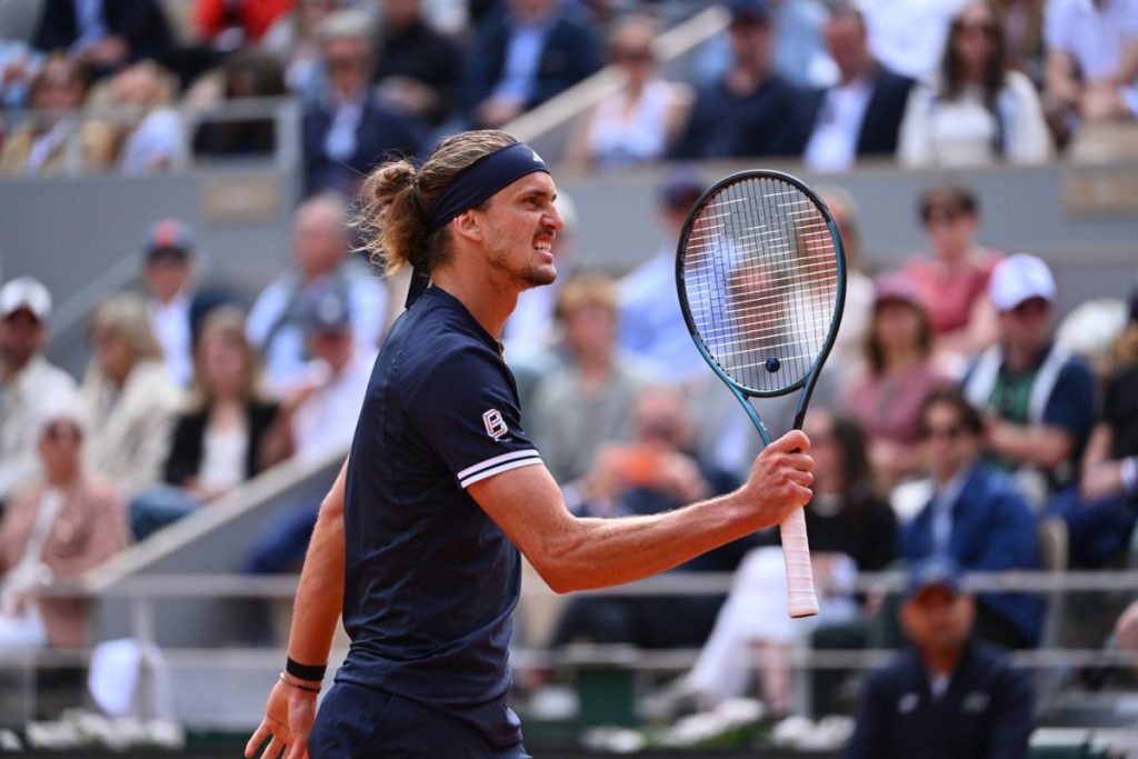 Alexander Zverev tient son rang face à Jakub Mensik et se qualifie pour sa deuxième finale à Roland-Garros