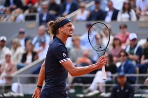 Alexander Zverev tient son rang face à Jakub Mensik et se qualifie pour sa deuxième finale à Roland-Garros
