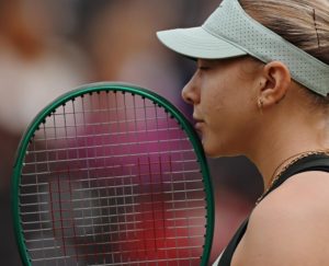 Amanda Anisimova domine son premier match sur gazon, puis révèle ce qu&rsquo;elle trouve &lsquo;épouvantable&rsquo;