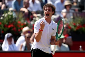 Après avoir frôlé l&rsquo;élimination hier, Humbert écrase Hijikata et s&rsquo;offre une première demi-finale au Queen&rsquo;s