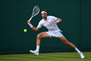Arthur Rinderknech s&rsquo;en sort au premier tour de Wimbledon face au Britannique Oliver Tarvet