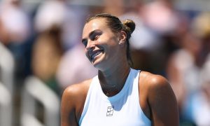 Aryna Sabalenka plaisante après avoir été interrogée sur le commentaire de Roger Federer à Berlin