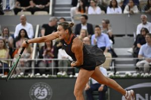 Aryna Sabalenka remporte le choc des 8es de finale à Roland-Garros face à Naomi Osaka
