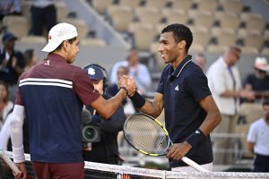 Auger-Aliassime tranquille face à Tabilo en huitièmes de finale de Roland-Garros