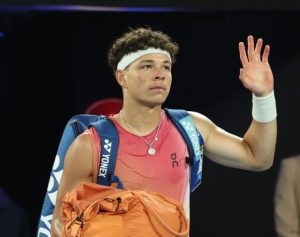 Ben Shelton critique un calendrier du tennis « insoutenable » et soutient la protestation pour l&rsquo;argent à Wimbledo