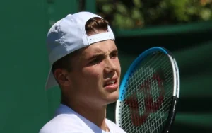« Dzumhur parlait beaucoup » : pourquoi Arthur Fery a mis des bouchons d&rsquo;oreilles en plein match à Wimbledon