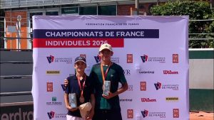 Championnat de France 13-14 ans : battu au 2e tour en simple, Arthur Salafa quitte Roland-Garros avec le titre en double