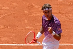 Cobolli se complique la tâche mais rejoint les quarts de finale à Roland-Garros !