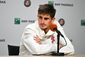 Du forfait de Matteo Arnaldi à l&rsquo;entraînement de Flavio Cobolli devant un Chatrier bien rempli, récit d&rsquo;une soirée pas comme les autres à Roland-Garros