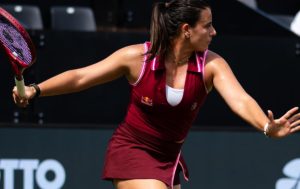 Emma Navarro en forme surmonte une frayeur au premier tour pour se préparer à affronter Iga Swiatek