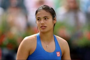 Emma Raducanu a réagi vivement envers son entraîneur lors de sa défaite en finale à Queen&rsquo;s : « Dis quelque chose&q