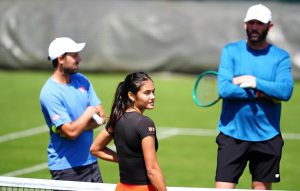 Emma Raducanu annule sa séance d&rsquo;entraînement prévue jeudi après des nouvelles concernant une attelle orthopédique
