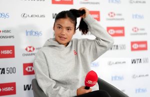 Emma Raducanu commente la qualification de Maja Chwalinska en finale de Roland-Garros.