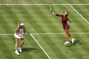 Emma Raducanu et Katie Boulter font leur retour en tant que duo de doubles à Queen&rsquo;s, prêtes à affronter les têtes de s